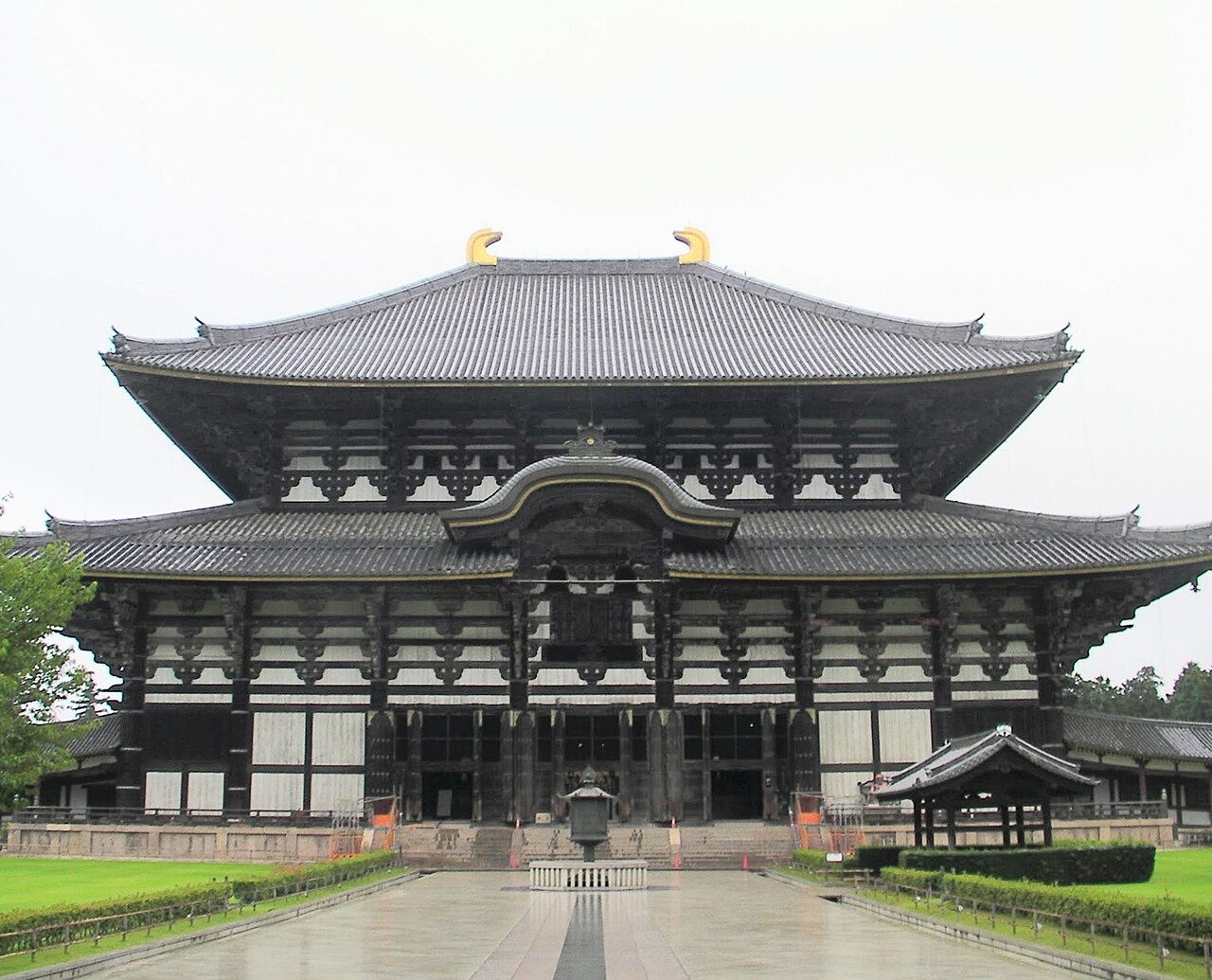 Todai-ji Daibutsuden front view in 2011